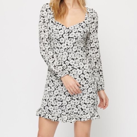 Long Sleeve Sweetheart Dress | Dynamite - Picture 1 of 8